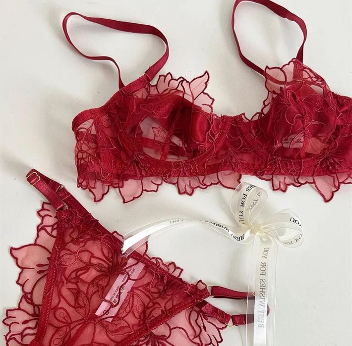 Женское бельë разных видов