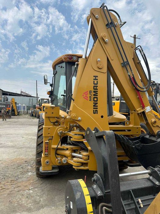 Техника Экскаватор-погрузчик (юклагич) 
Техника русуми Sinomach 620CM