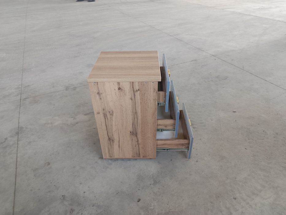 Продам тумбу с 3 ящиками