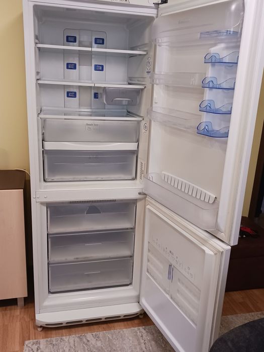 Vand combina no frost Ariston