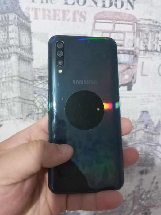 Продам  Samsung A50  4/64  NFC