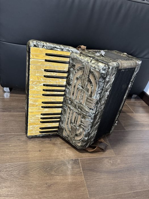 Vand acordeon Hohner Verdi 2 cu 80 de basi