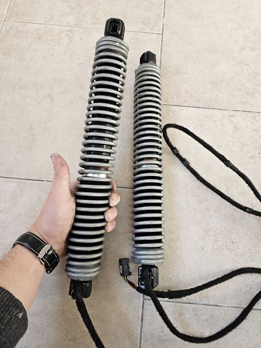 Елетрически амортисьори за багажник BMW F10