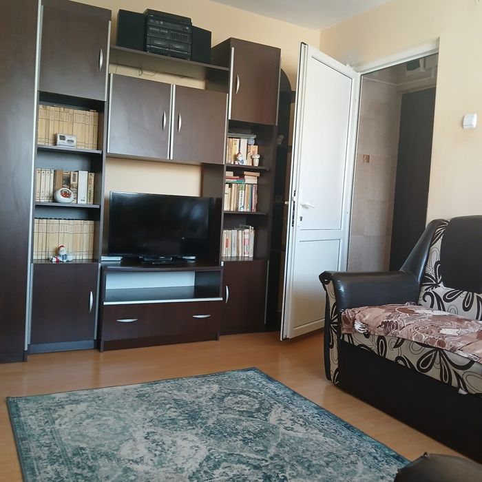 Închiriez apartament