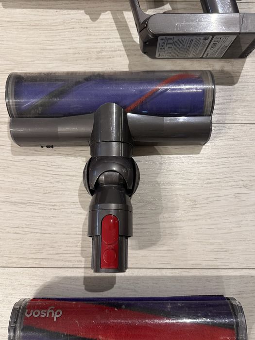 Vând Dyson V11, utilizat