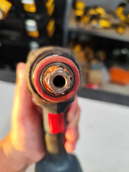 Безчетков акумулаторен гайковерт импакт Бош Bosch GDX 18V-210 C + 3Ah