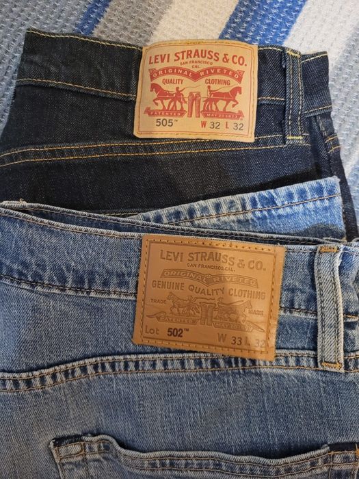 Două perechi blugi Levi's