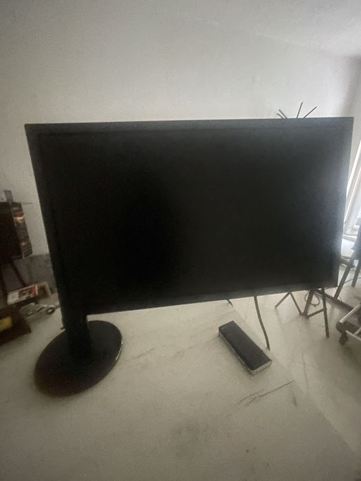 Монитор Acer K242HL със стойка за бюро