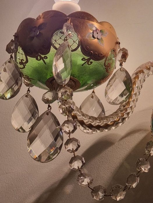 Продаю люстру с позолотой