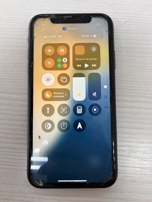 продаю iPhone 11 в хорошем состояний
