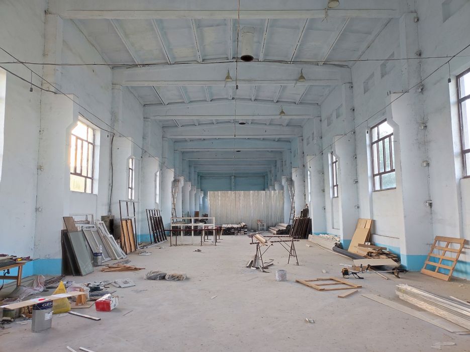 Продается здание. г.Янгиюль.