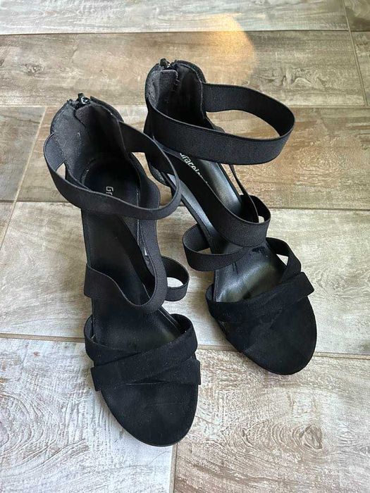 обувки на ток (сандали)