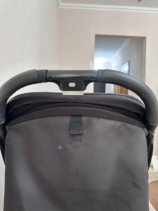 Продам легкую коляску Evenflo