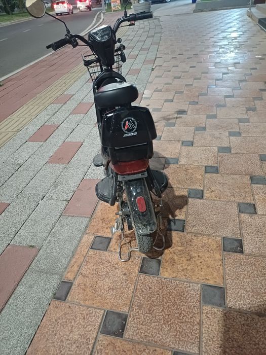Skuter srochna sotiladi