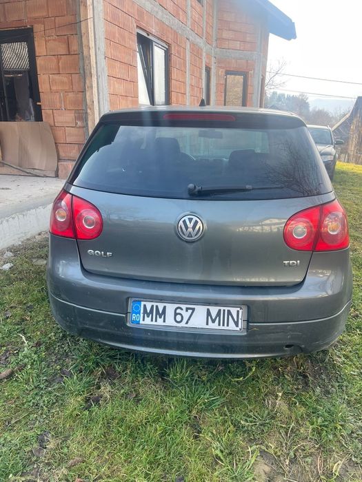 Vând golf 5 pentru dezmembrări