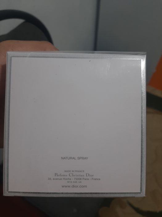 Женский парфюм сатылады