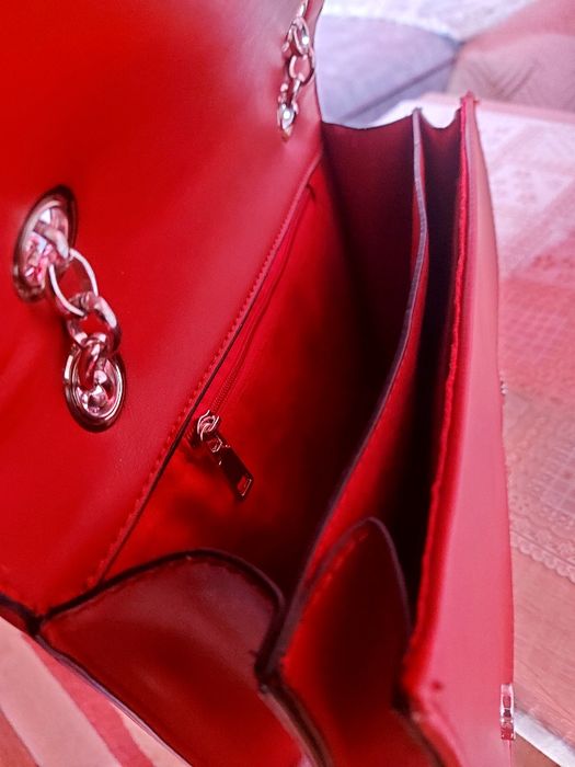 Нова тъмно червена чанта