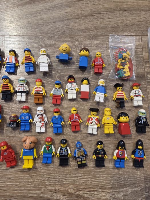 Lego medievale minifigurine scuturi accesorii etc