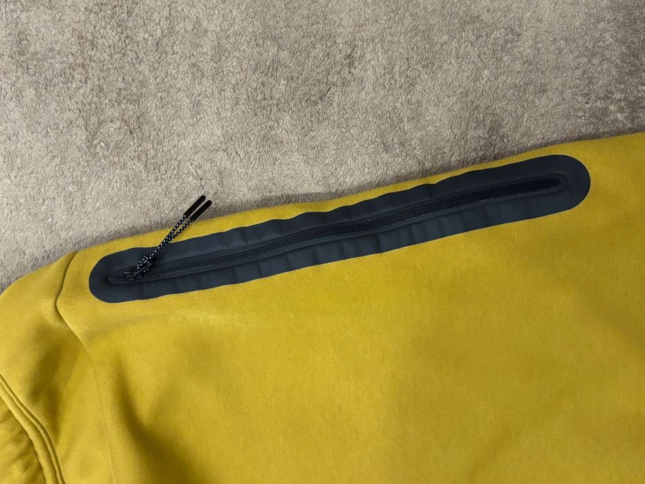 Nike tech fleece L