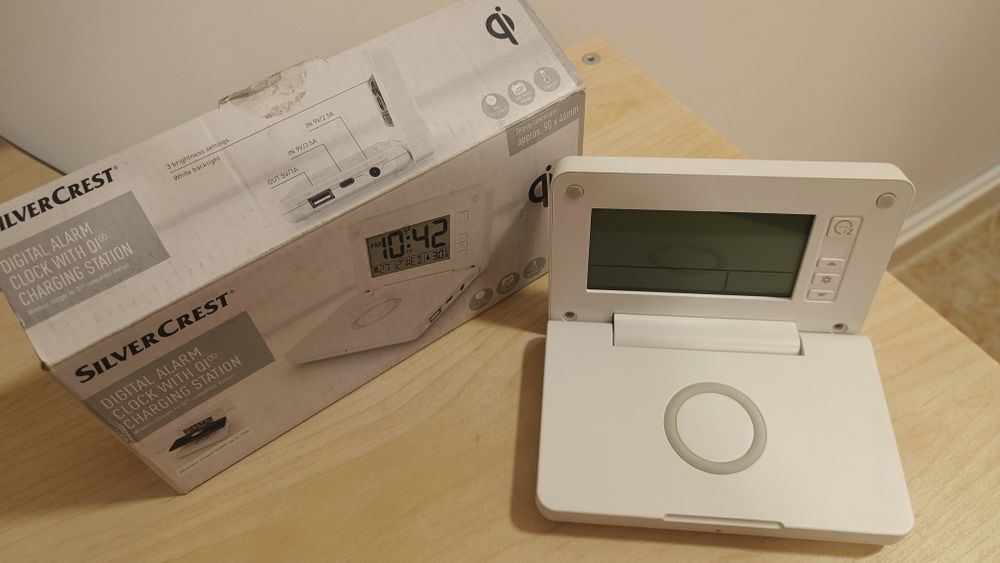 Silvercrest Дигитален будилник с QI зарядна станция 90 x 46 мм бял