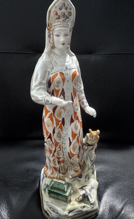 Продам ворфорувую статую оригинал