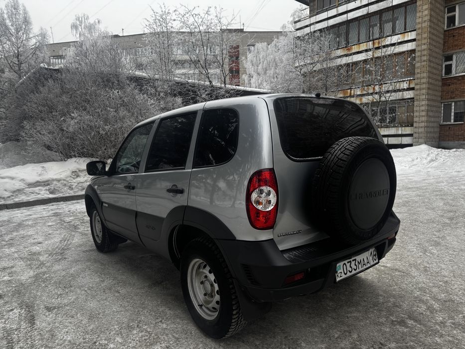 Niva Шевролет в одних руках