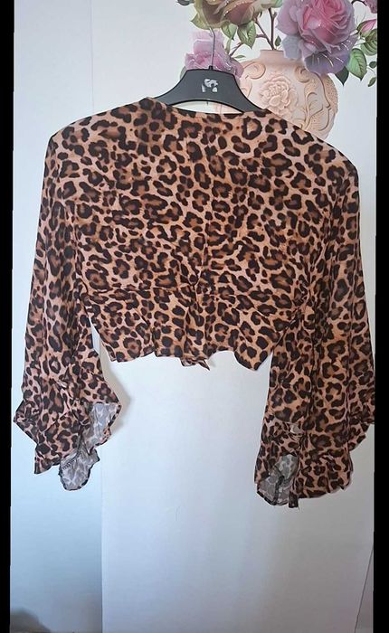 Top Leopard Crop – Piesa de rezistență a ținutei tale!