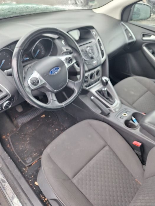 Dezmembrez ford focus 2014 benzina 1.0