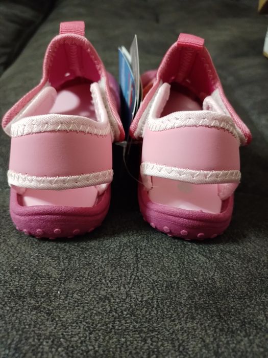 Продам сандали детские новые