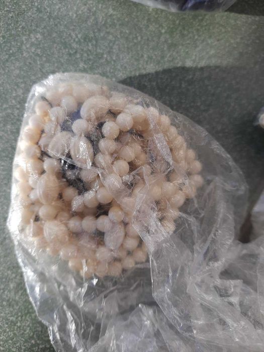 Колиета с мъниста, готови и за нанизване, ниски цени, бели и черни