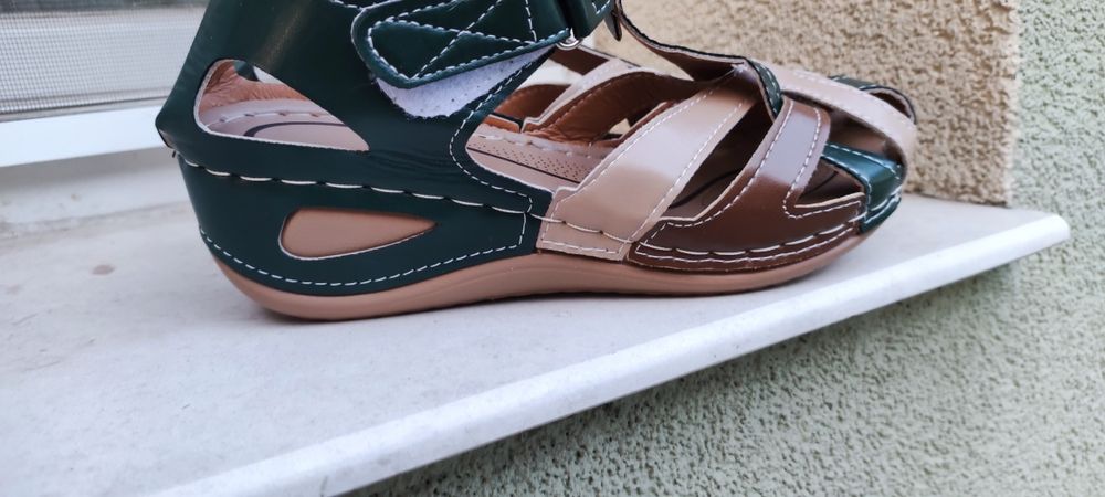 Нови сандали за момиче 35 номер