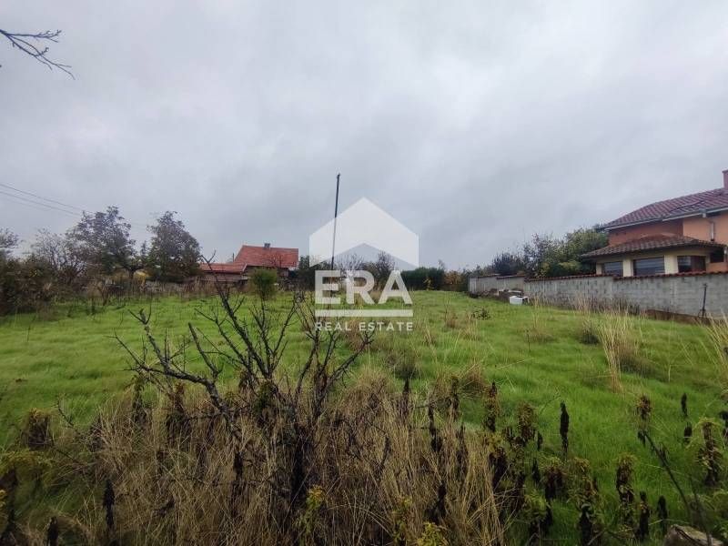 Равен и слънчев парцел в село Стамболово