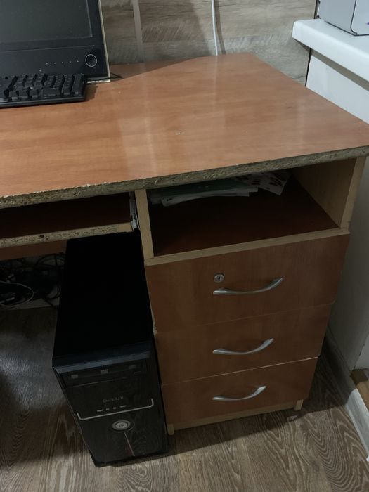 Письменный стол