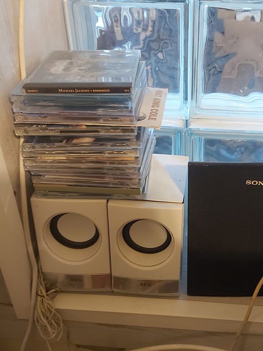 boxa fir sau Bluetooth