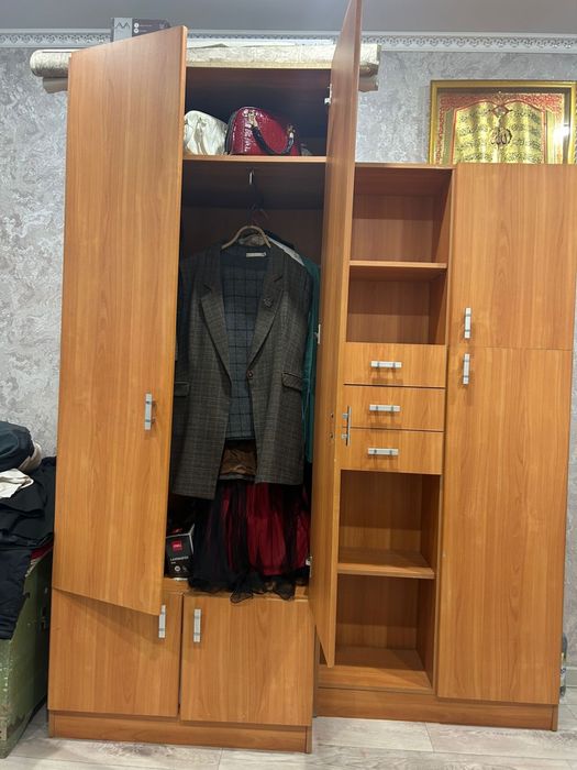 Шкаф                .