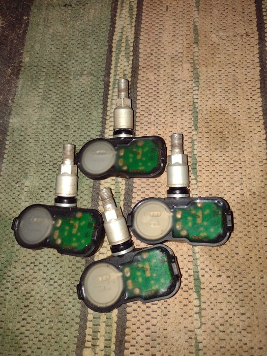 датчици за налягане в гумите за Toyota Lexus' pmv-c215 original работи