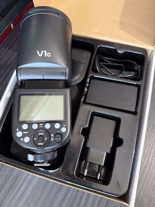 Bliț Godox V1C pentru Canon