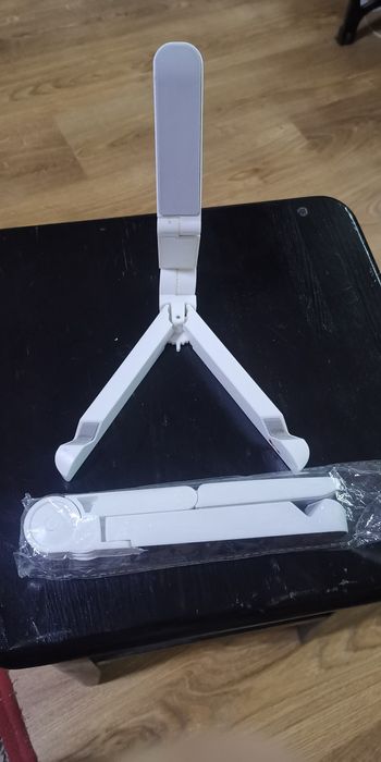 Подставка под планшет, телефон.