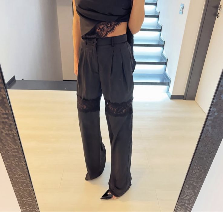 Pantaloni cu dantela
