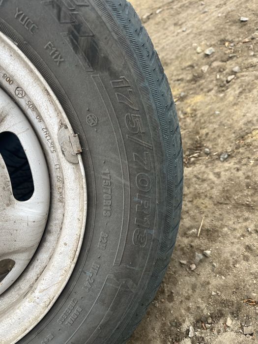 Продам комплект Резины