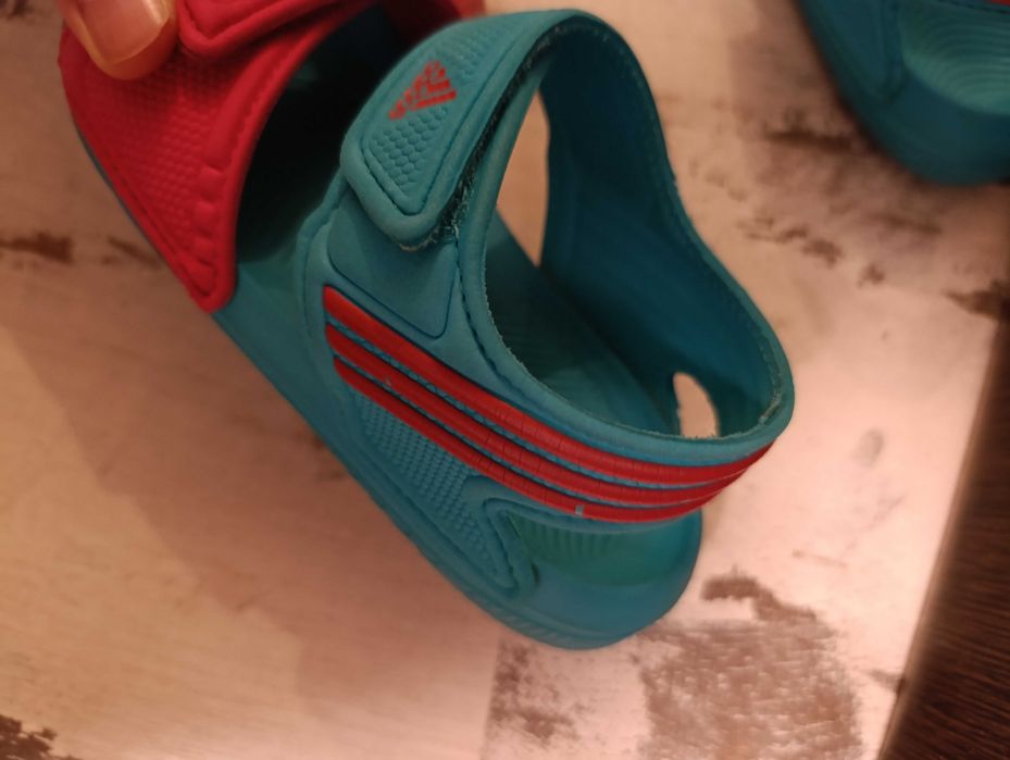 Adidas сандалки.