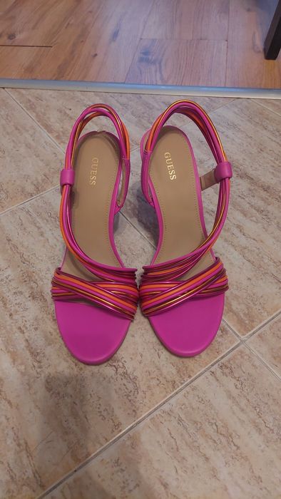 Чисто нови обувки GUESS 40номер
