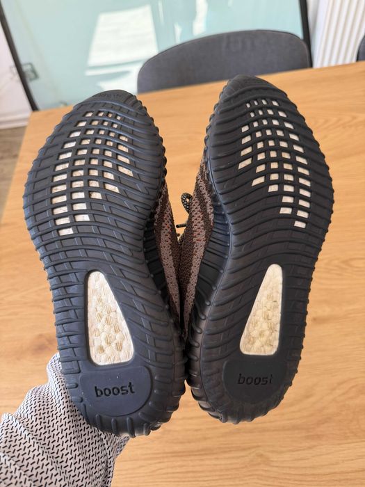 Vând Yeezy Originali, mărimea 39 1/3, în stare foarte bună