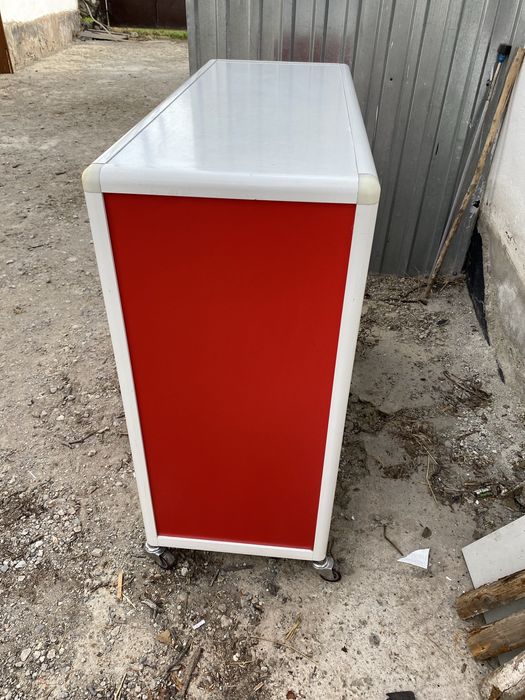 Продам Кассовый стол в отличном состоянии