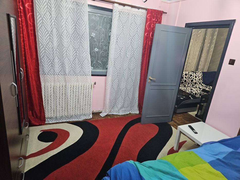 Vând apartament 2 camere cu centrală și balcon