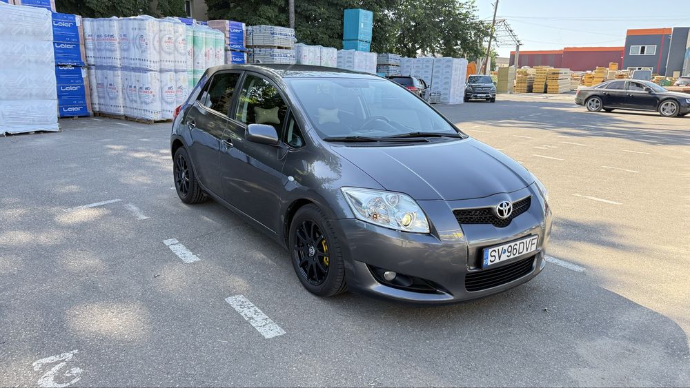 TOYOTA Auris