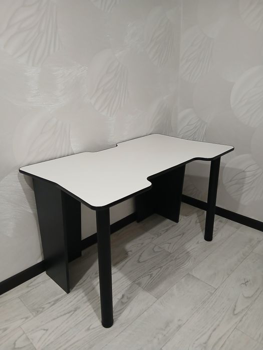 Продам компьютерный стол