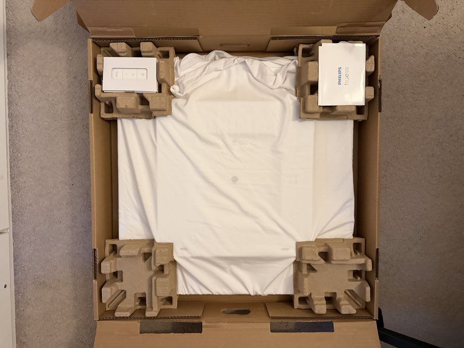 Plafoniera smart Philips Hue Aurelle 60x60 White Ambiance + telecomanda