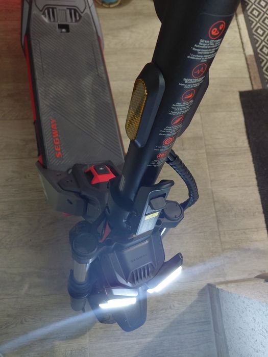 Електрическа тротинетка Segway ZT3 Pro 25 км/ч