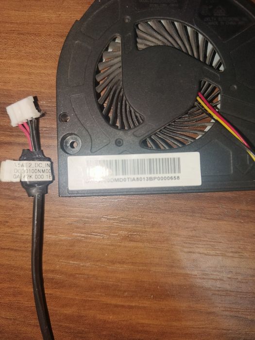 Vând cooler intern + mufă alimentare Acer